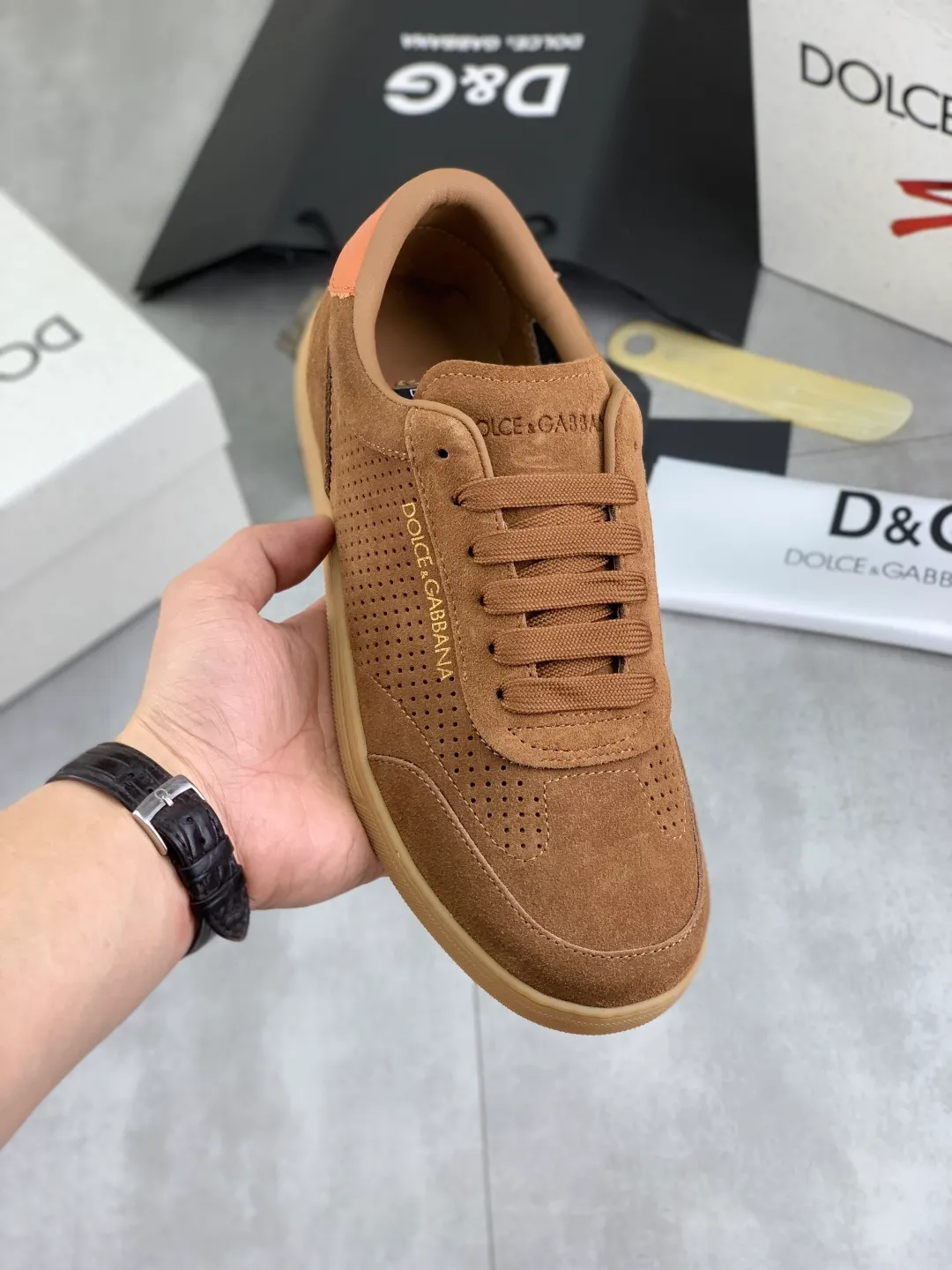 Men's shoes P500 💰 [New model] The latest hot model, top original quality, the official website is synchronized with "DOLCE&GABBANA [Dolce & Gabbana] ~ High Quality." The effect is low-cut casual DG men's shoes, loved by many celebrities, using high-end imported first-layer frosted calfskin with punched logo design + cowhide feet, simple and elegant, perfect interpretation of the latest inspiration for shoes, classic and fashionable integration, luxury dream, dominating fashion Suitable for drivers, light and comfortable to drive, light and breathable for outdoor travel, high-end quality, trustworthy, 3️⃣color🉑️choice! Code number: 38-46